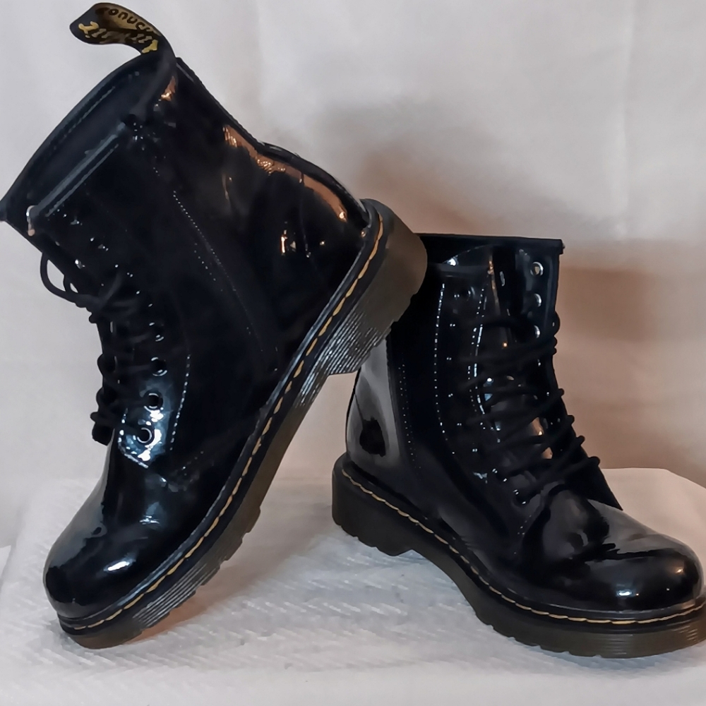 Dr. Martens AIRWALK Patten Leather High Tops: sz. 3